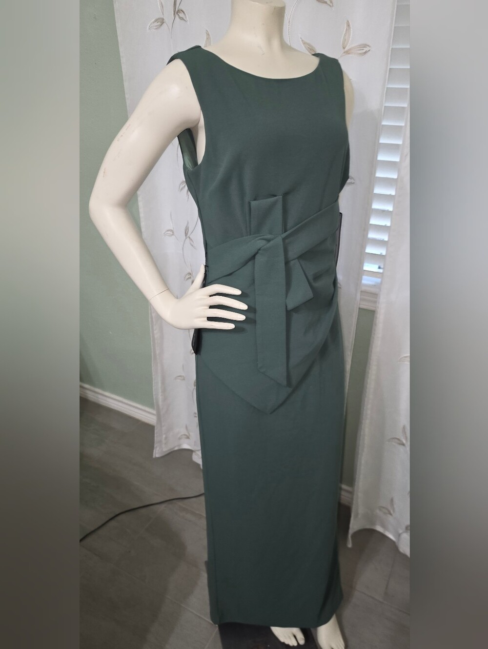 JS Collections Dark Emerald Green Sleeveless Tie-Waist Maxi Dress - Picture 4 of 8